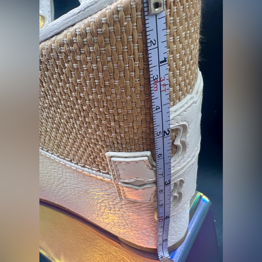 Tory Burch White Carlee Wedge size 9.5 Like new! - Picture 6 of 9